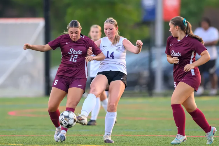 Huskies-Little Lions girls soccer